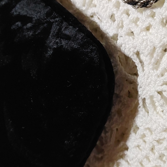 Roses on Crushed Velvet Clutch - Picture 7 of 14